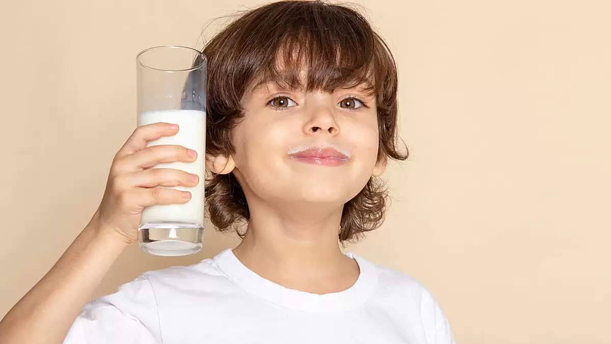दूध का नाम सुनते ही बहाने बनाने लगता है आपका बच्चा तो ऐसे बनाए उसे टेस्टी