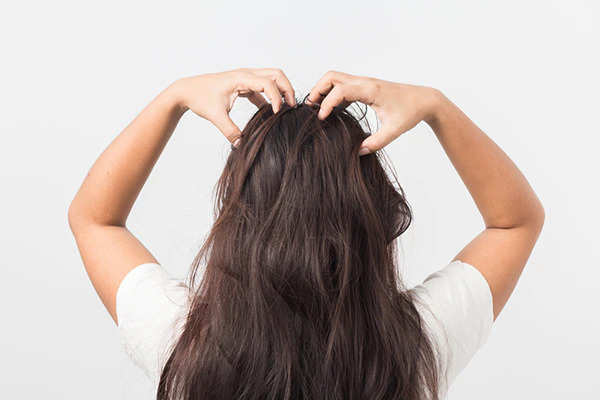 Hair Growth Oil: पतले होते जा रहे हैं बाल झड़-झड़कर? घर पर बनाएं ये हेयर ग्रोथ ऑयल, बाल बनेंगे ब्यूटीफुल