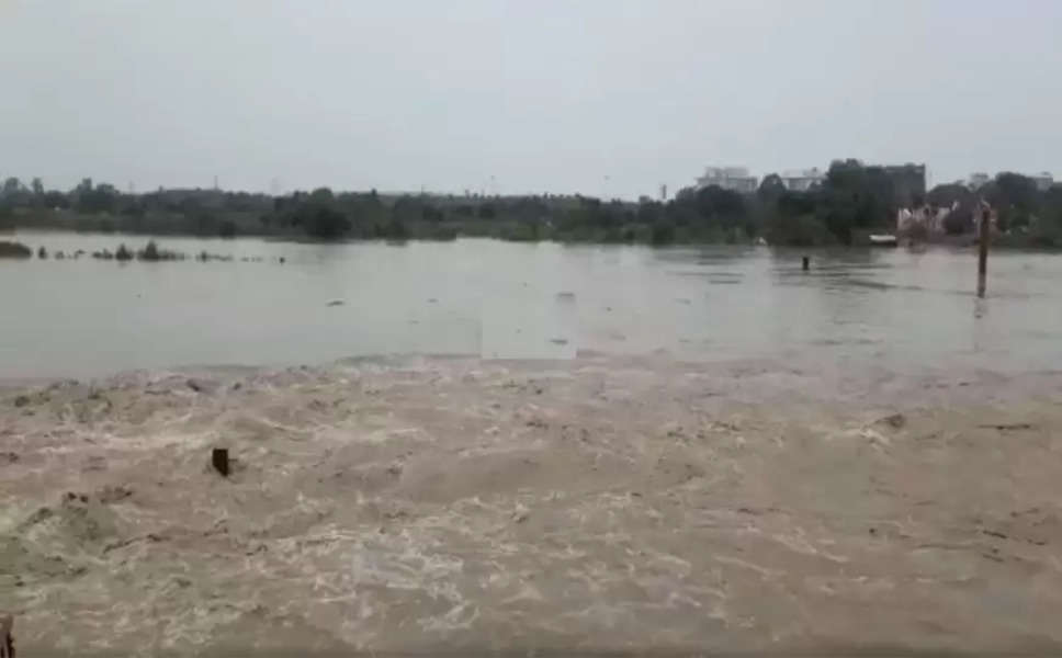 यमुना नदी के पानी ने तोड़ा 50 साल का रिकॉर्ड, बढ़ा बाढ़ का खतरा, केजरीवाल ने बुलाई इमरजेंसी मीटिंग