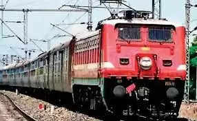 Indian Railway: रेलवे से सफर करने वालों की बल्ले-बल्ले, तुरंत जान लें रेल के डीजल और इलेक्ट्रिक इंजन में फर्क, क्योंकि अब...