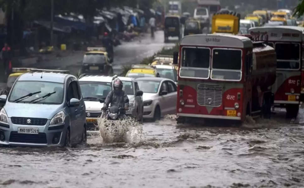 मुंबई में जारी है भारी बारिश का दौर, IMD ने आगे बढ़ाया येलो अलर्ट