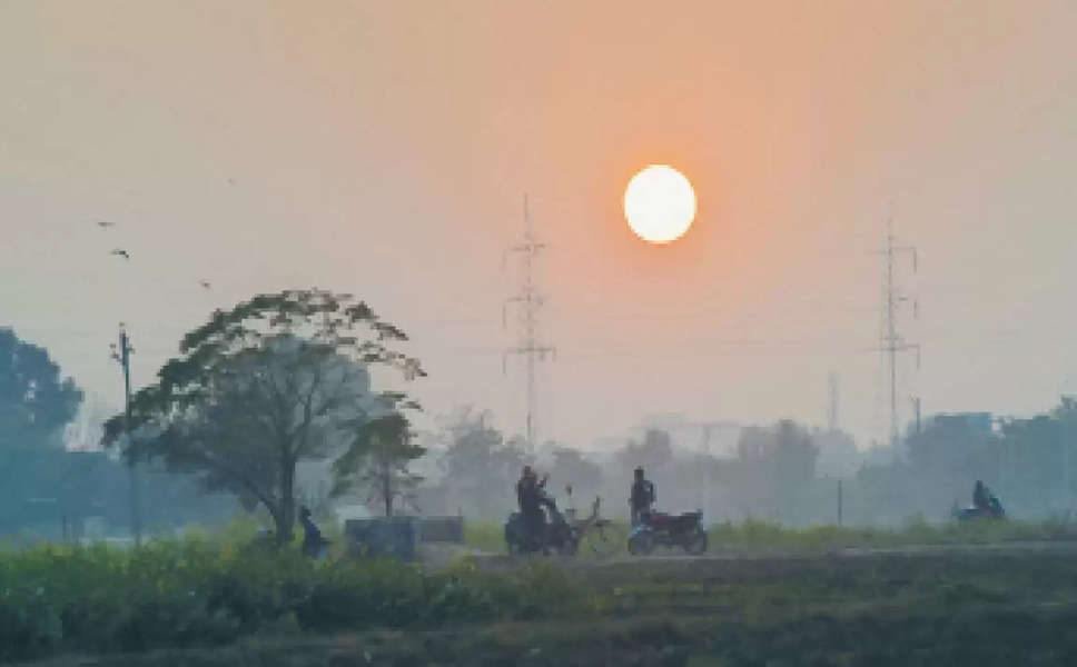 Aaj Ka Mousam: दिन में अप्रैल-मई जैसी भयंकर गर्मी, सुबह घना कोहरा, किसानों की बढ़ी चिंता