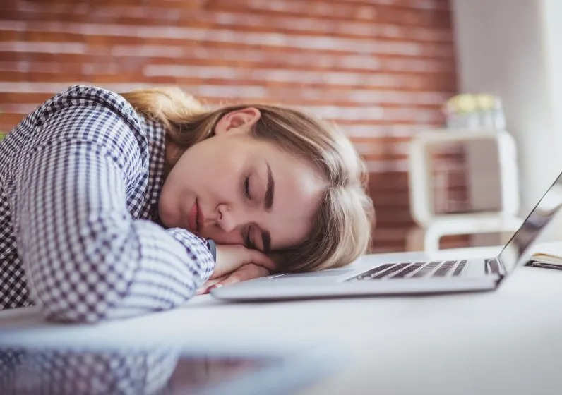 Day Nap: दिन में सोने की आदत आपको कर सकती है बर्बाद, जानिए क्या होगा आलस्‍य का अंजाम