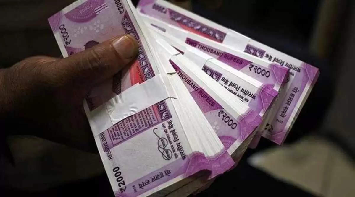 बाजार में 2000 रुपये के नोट को लेकर असमंजस