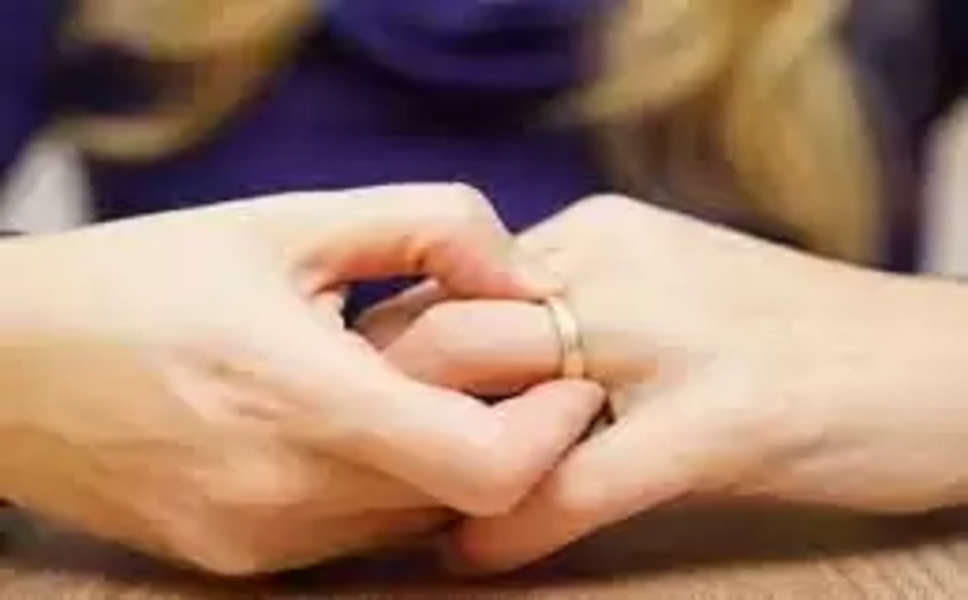 Viral News: उंगली  में फंसी अंगूठी को इस आसान ट्रिक से निकालें बाहर, नहीं होगी कोई परेशानी