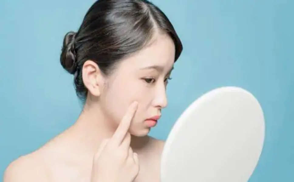 Skin Care: रात को नींद लेने से पहले चेहरे पर लगाएं ये नेचुरल ऑयल, फेस हो जाएगा ग्लोइंग
