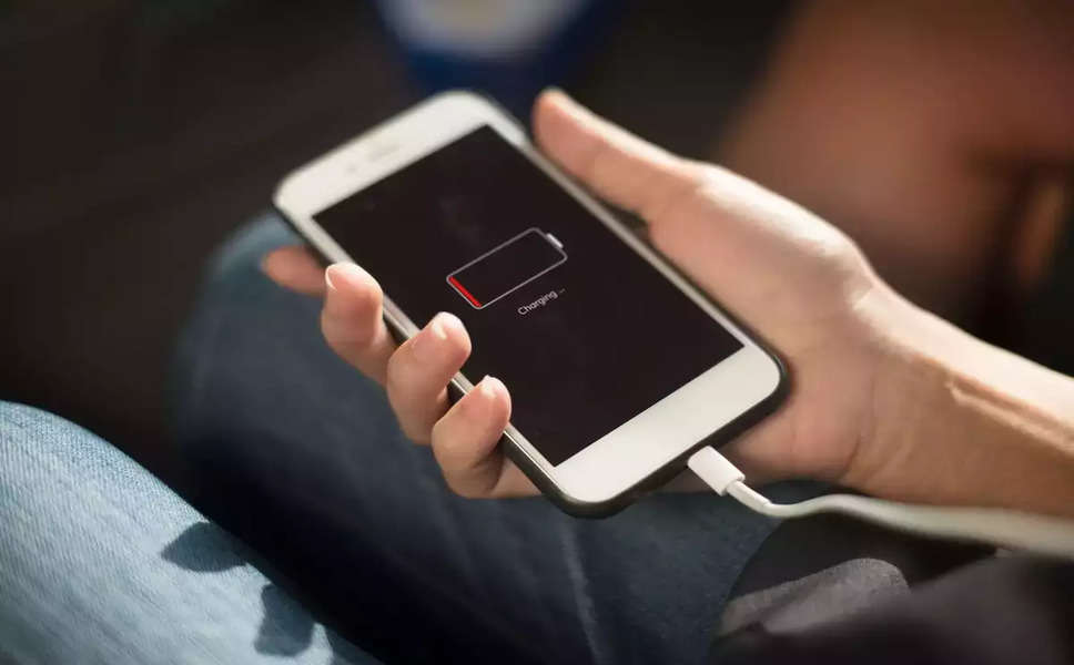 स्मार्टफोन चार्ज कब करना चाहिए ? 50% से ज्यादा लोग कर बैठते हैं ये गलती